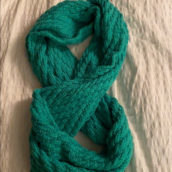 Infinity scarf from GAP - Picture 2 of 3